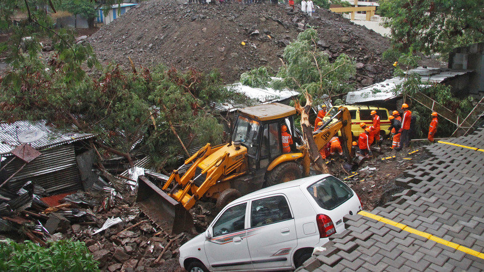 Pune wall collapse