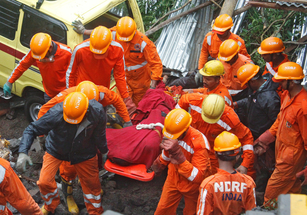 Click to enlarge rescue workers