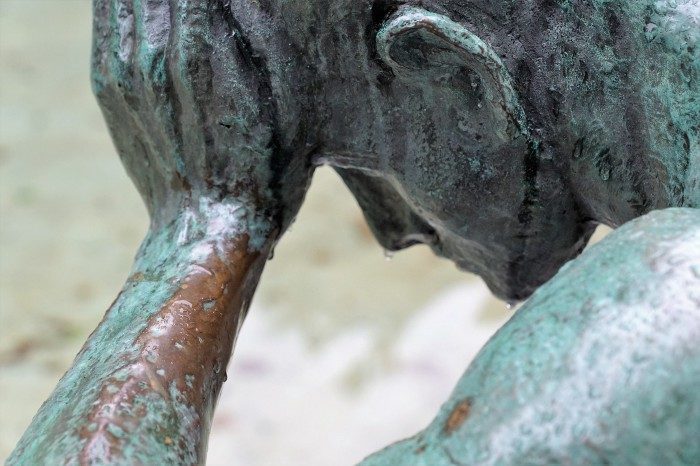 statue