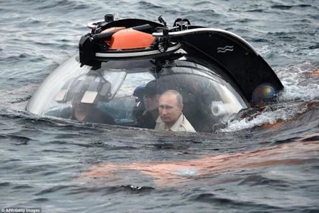 Putin submarine, Putin internet cables