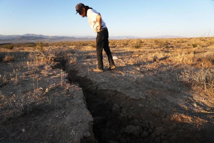 Click to enlarge ridgecrest CA earthuake earth crack