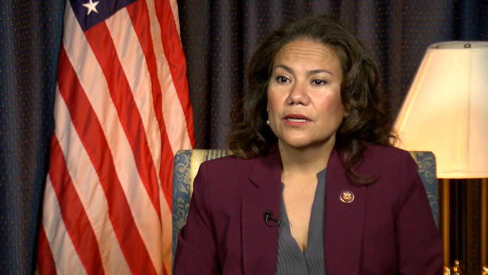 Veronica Escobar coach migrants