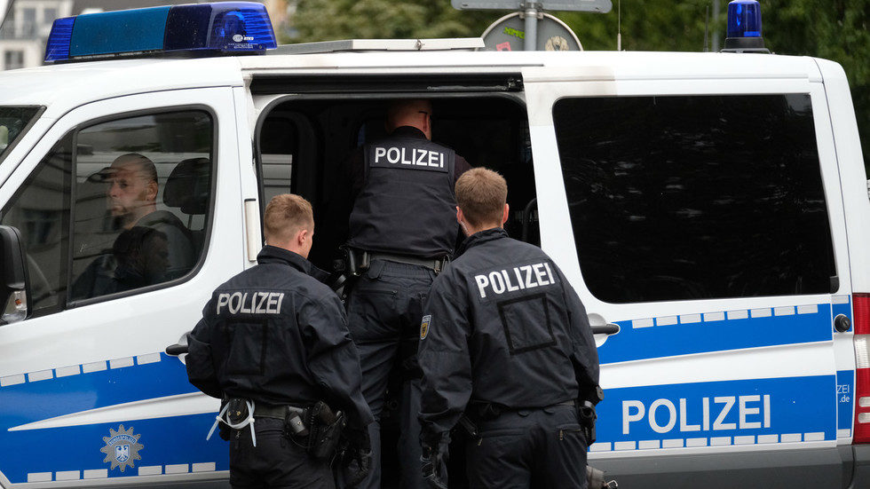 Click to enlarge leipzig german police