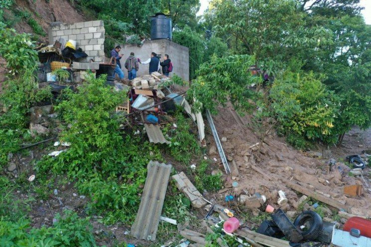 The Secretary of the Municipal Government, René Sánchez Galindo, informed that the house was in a risk zone.