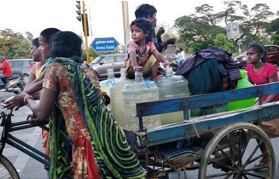 Click to enlarge Indian women with cart