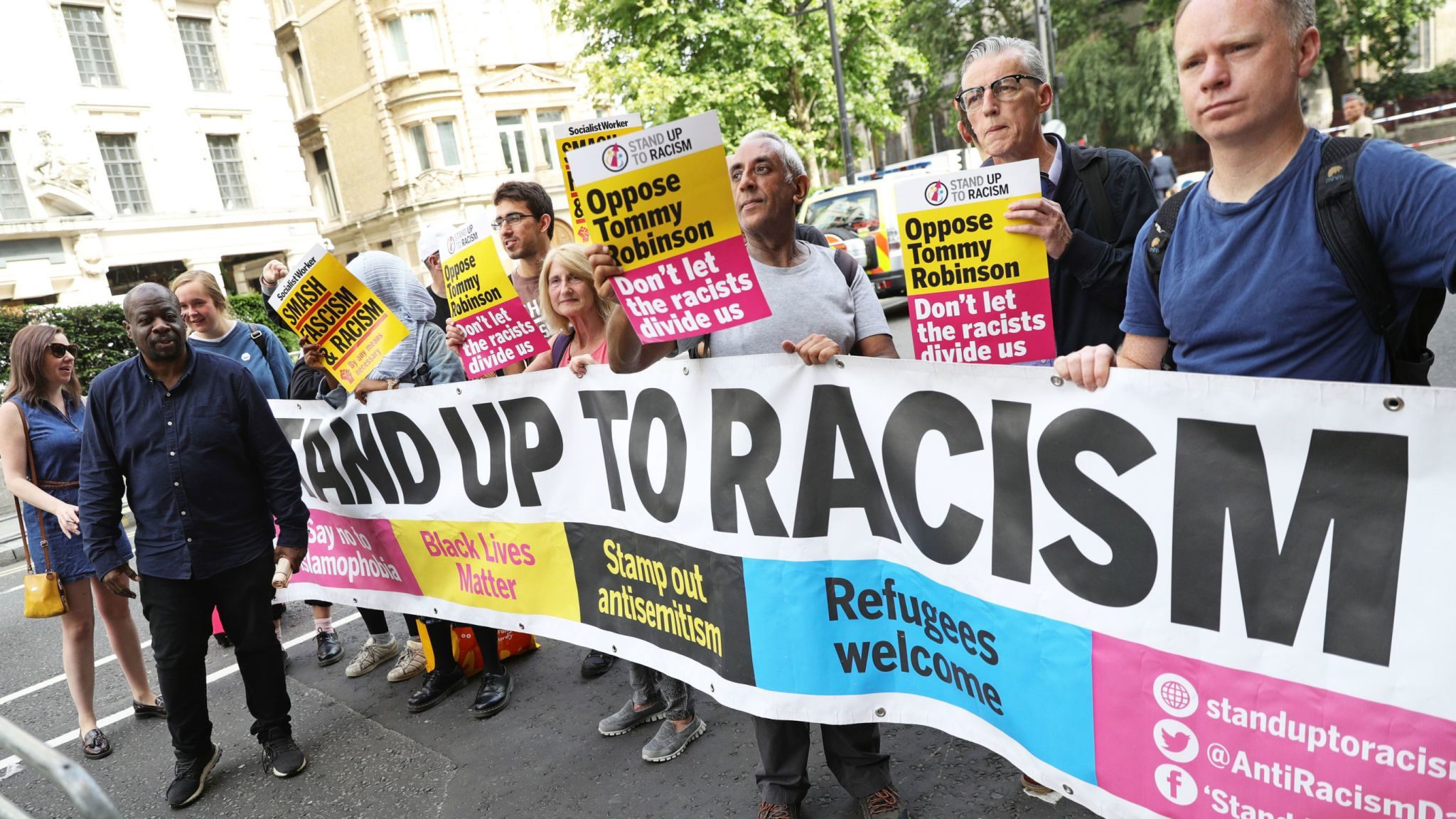 Click to enlarge tommy robinson counter protest