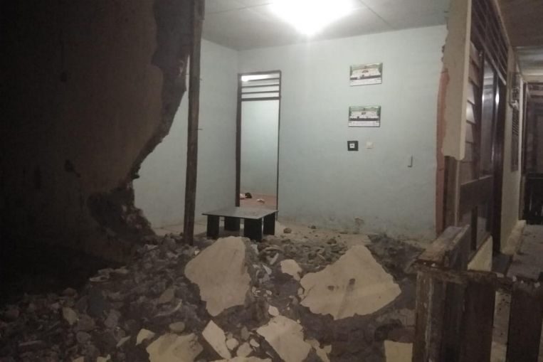 Click to enlarge The damaged office of West Gane police precinct in Saketa, in Indonesia's North Maluku province, after an earthquake struck the area on July 14, 2019