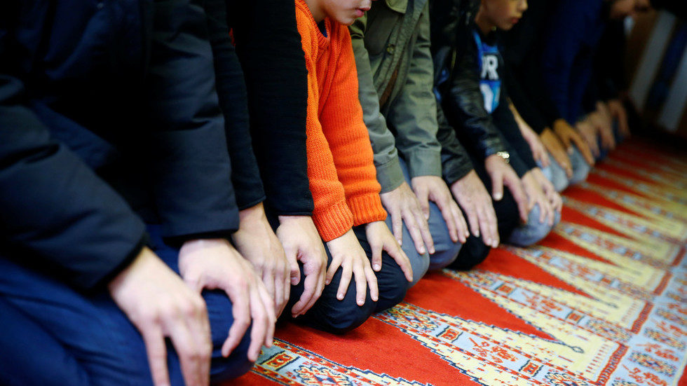 pray mosque