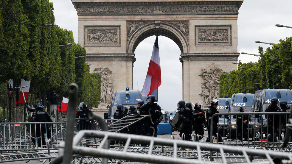 paris yellow vests bastille day