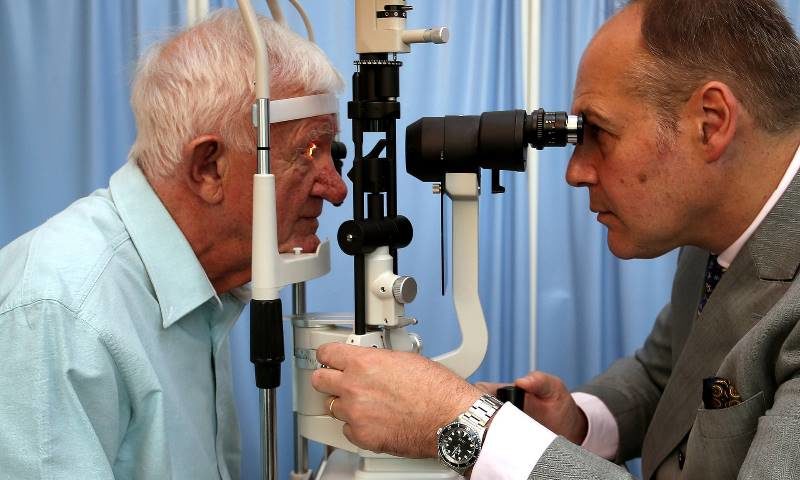eye exam elderly person