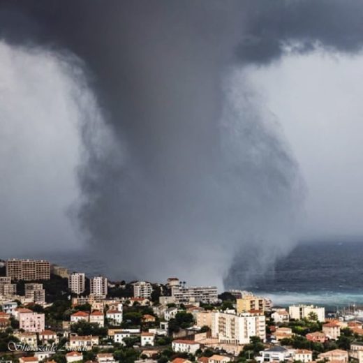 Click to enlarge waterspout corsica