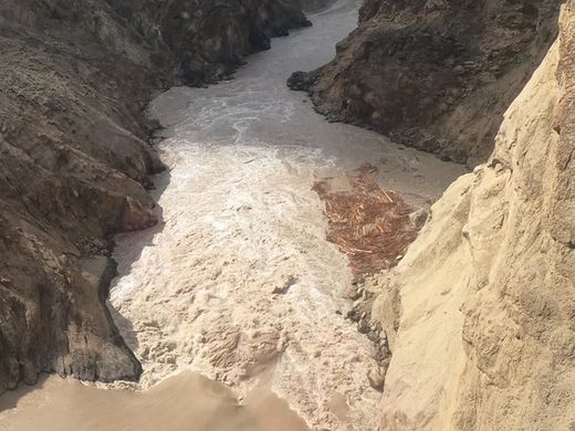 Rockslide blocks salmon spawning in British Columbia, Canada - Livelihoods and wildlife threatened Rockslide blocks salmon spawning in British Columbia, Canada - Livelihoods and wildlife threatened