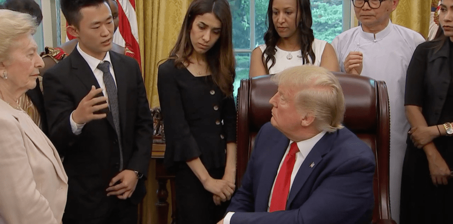 Click to enlarge Trump oval office meets religious leaders