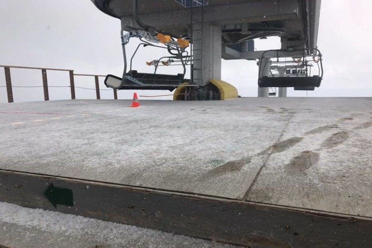 Click to enlarge July snowfall accumulating on the Bullet