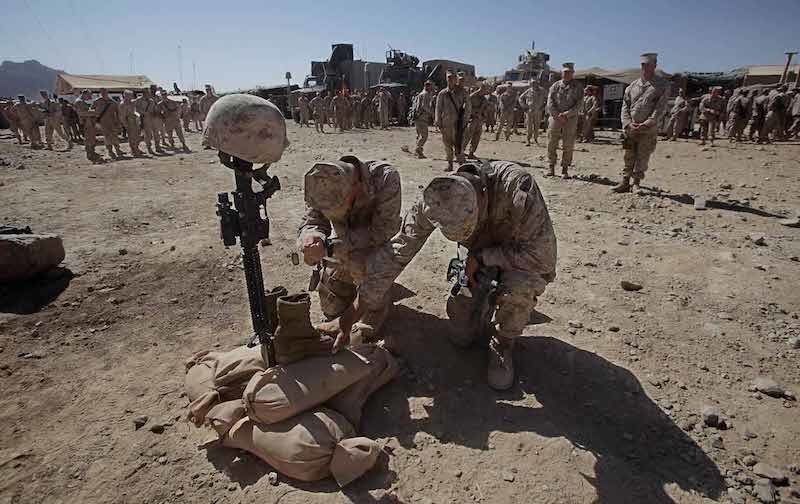 soldiers mourn