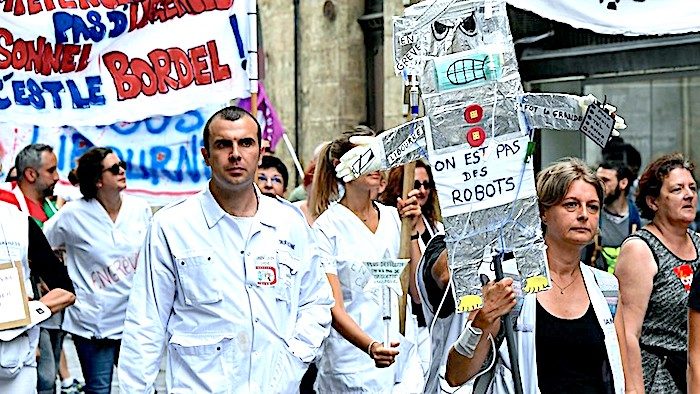Click to enlarge Medic protest France