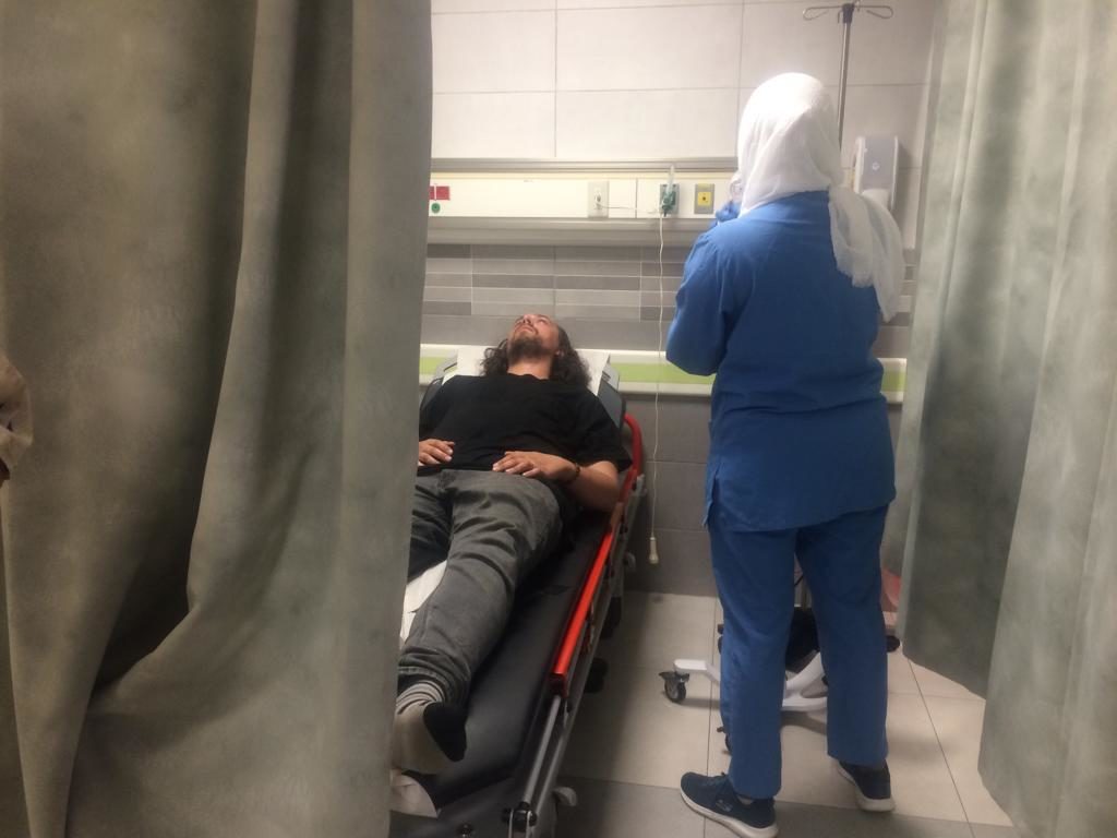 Click to enlarge Chris Lorigan beating israeli soldiers