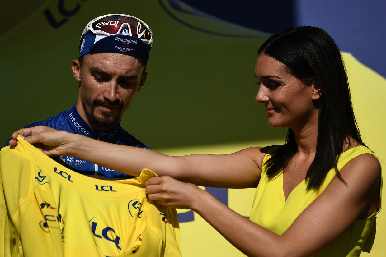Click to enlarge tour de france podium girl