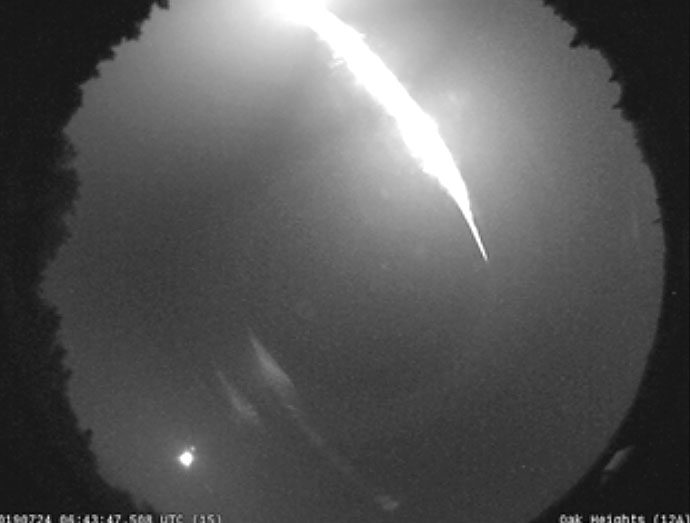 Click to enlarge Meteorite LIghts up Sky