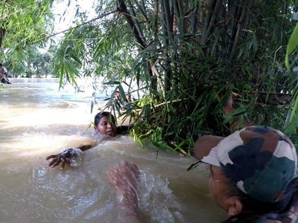 Army personnel rescuing woman in Katihar