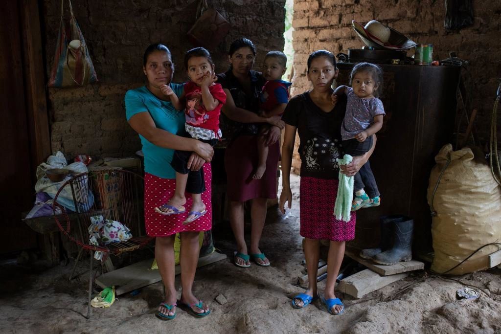 Click to enlarge family central america
