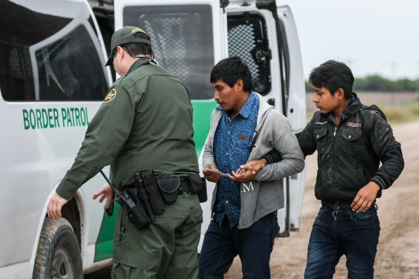 illegal migrant family arrested texas