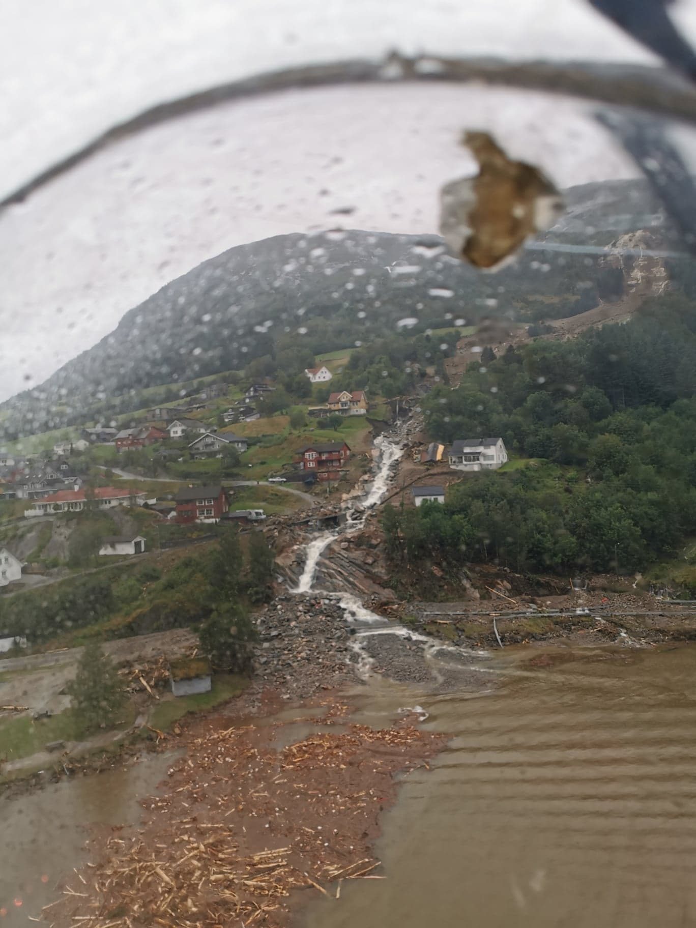 Click to enlarge Landslide in Jølster, Norway, 30 July 2019.