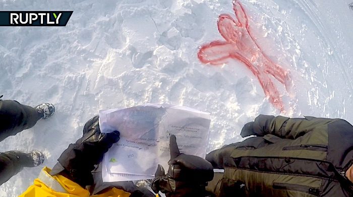 Click to enlarge Crew/red outline