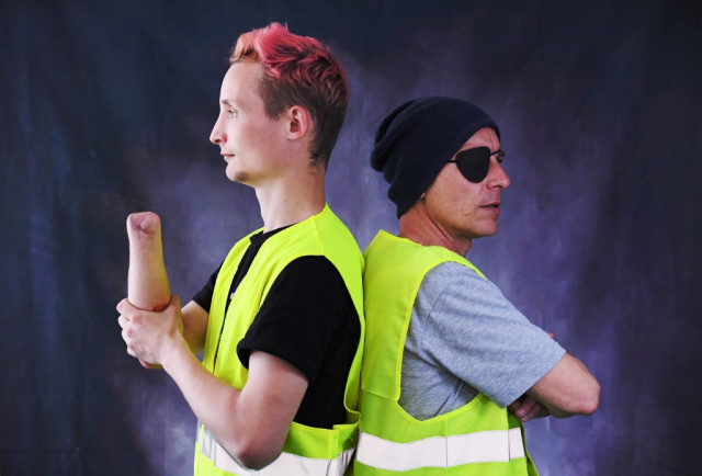 Click to enlarge injured Yellow vests