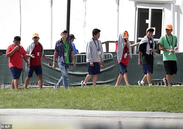 Click to enlarge child migrants US-Mexico border