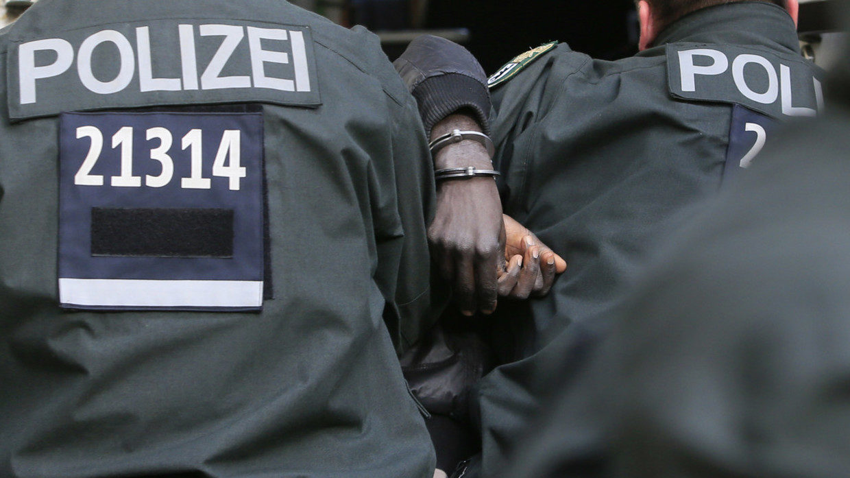 Click to enlarge Migrant deportation germany