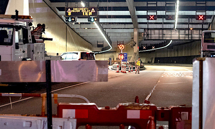 Click to enlarge Barricades tunnel