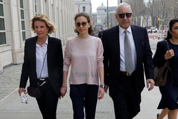 Clare Bronfman, center left