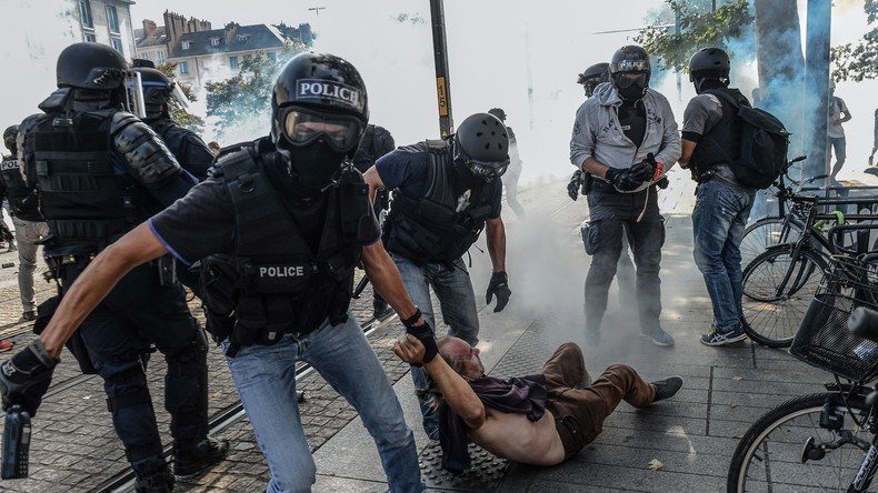 yellow vest protest police brutality