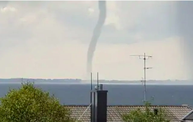 Katrin Kimming filmed the phenomenon from her home in Grå Läge north of Helsingborg.