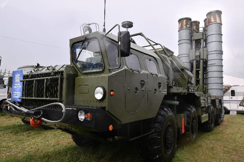 S-400 Triumph missile launcher