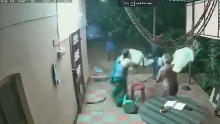 Click to enlarge robbery in India