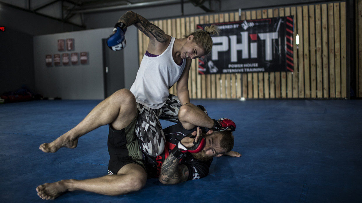 mixed martial arts inter gender sparring