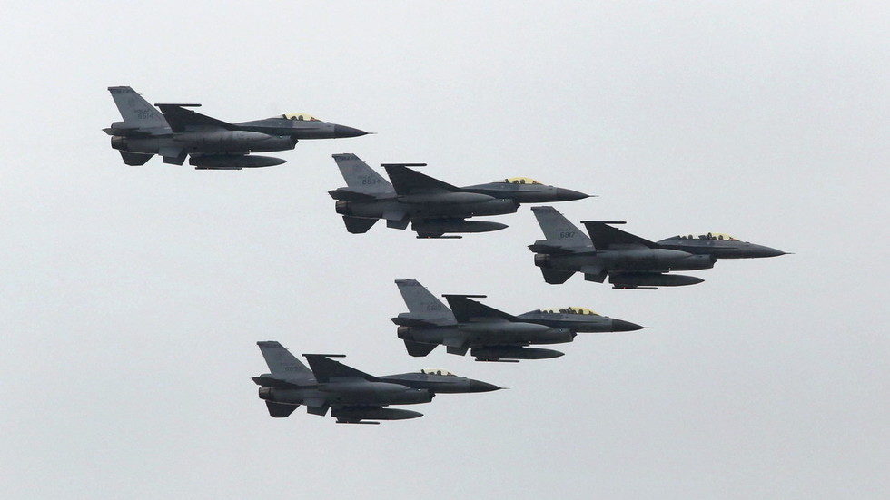 F-16 fighter jets