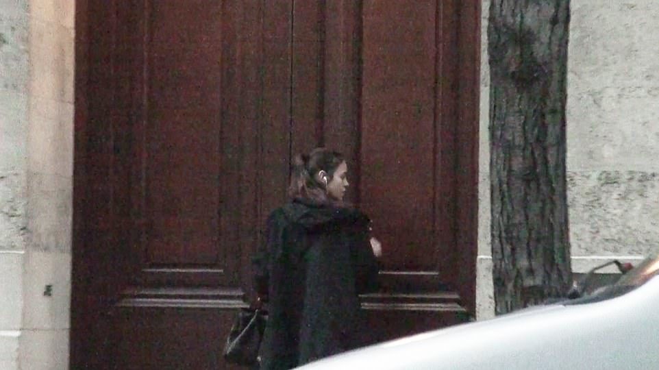 Click to enlarge epstein woman arrives
