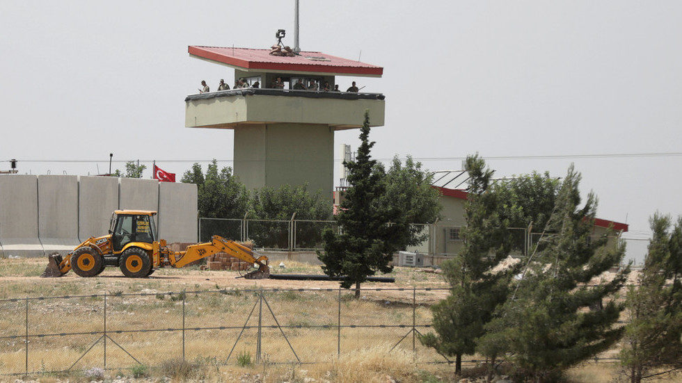 Click to enlarge syria border crossing