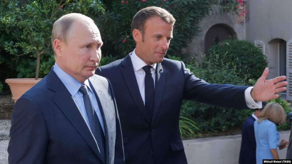 Click to enlarge putin and macron