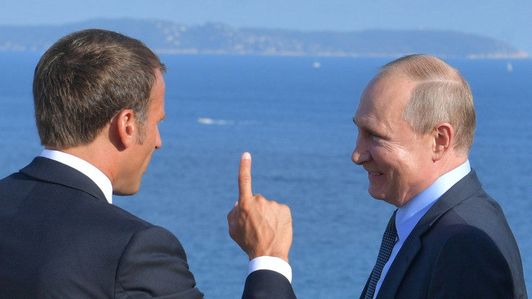 Click to enlarge putin and macron