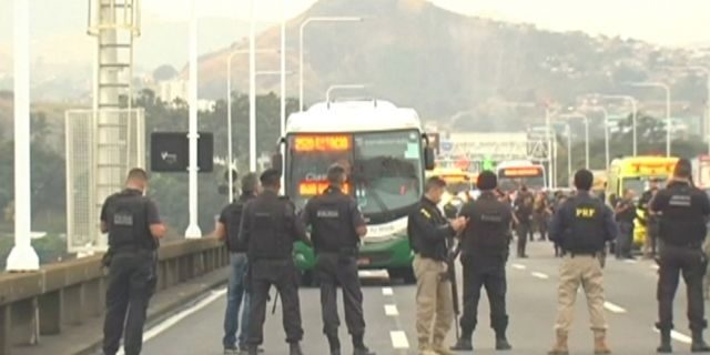 Click to enlarge The armed man was neutralized after a four-hour standoff with police.