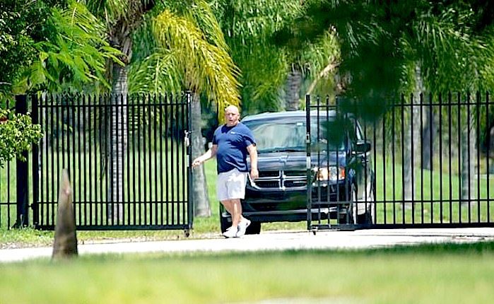 Click to enlarge Gate/Blackminivan