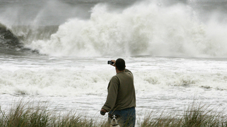 Click to enlarge waves
