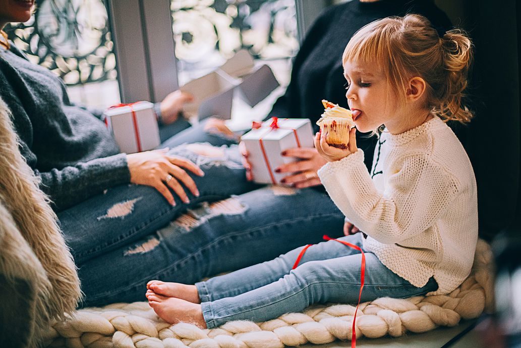 Click to enlarge girl eating cake