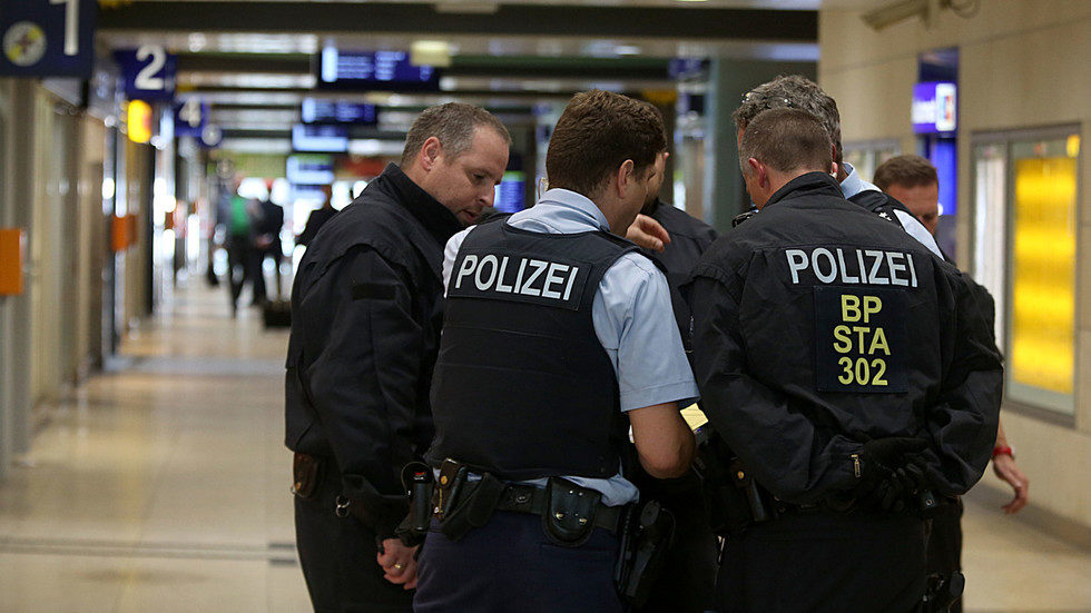 Click to enlarge german police