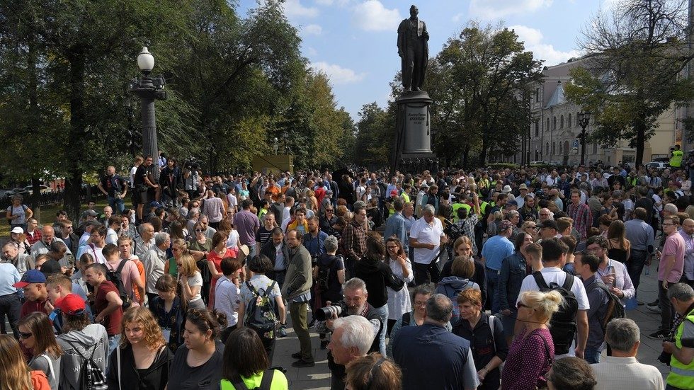 Click to enlarge Protesters Moscow
