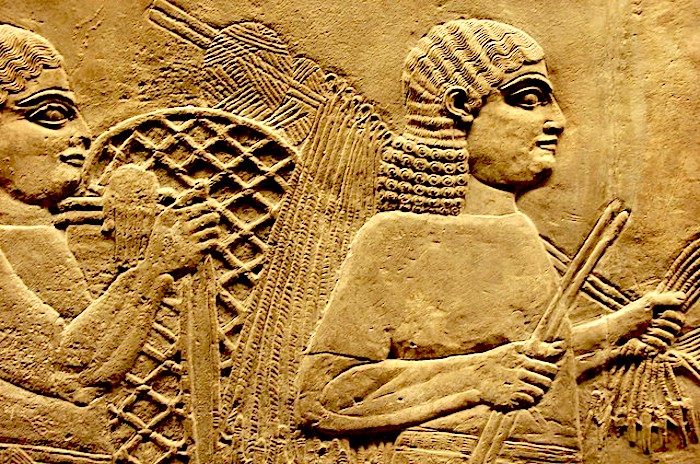 bas-relief 2 guys